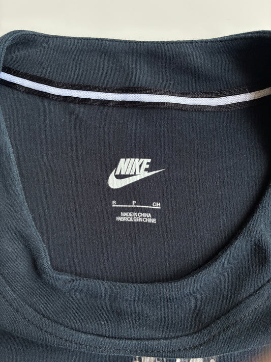 Nike Oversized Swoosh Graphic Black Long-Sleeve T-Shirt(M)
