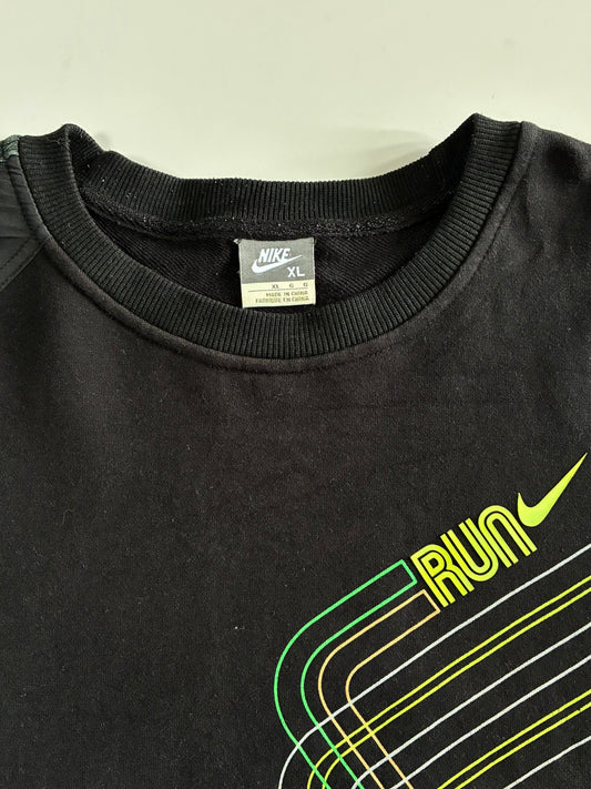 Nike Run | Retro Line Graphic Crewneck | Black | Size M