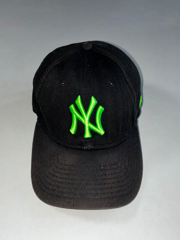 New Era 9FORTY NY Yankees Black Cap – Neon Green Logo, 100% Cotton (Adjustable)