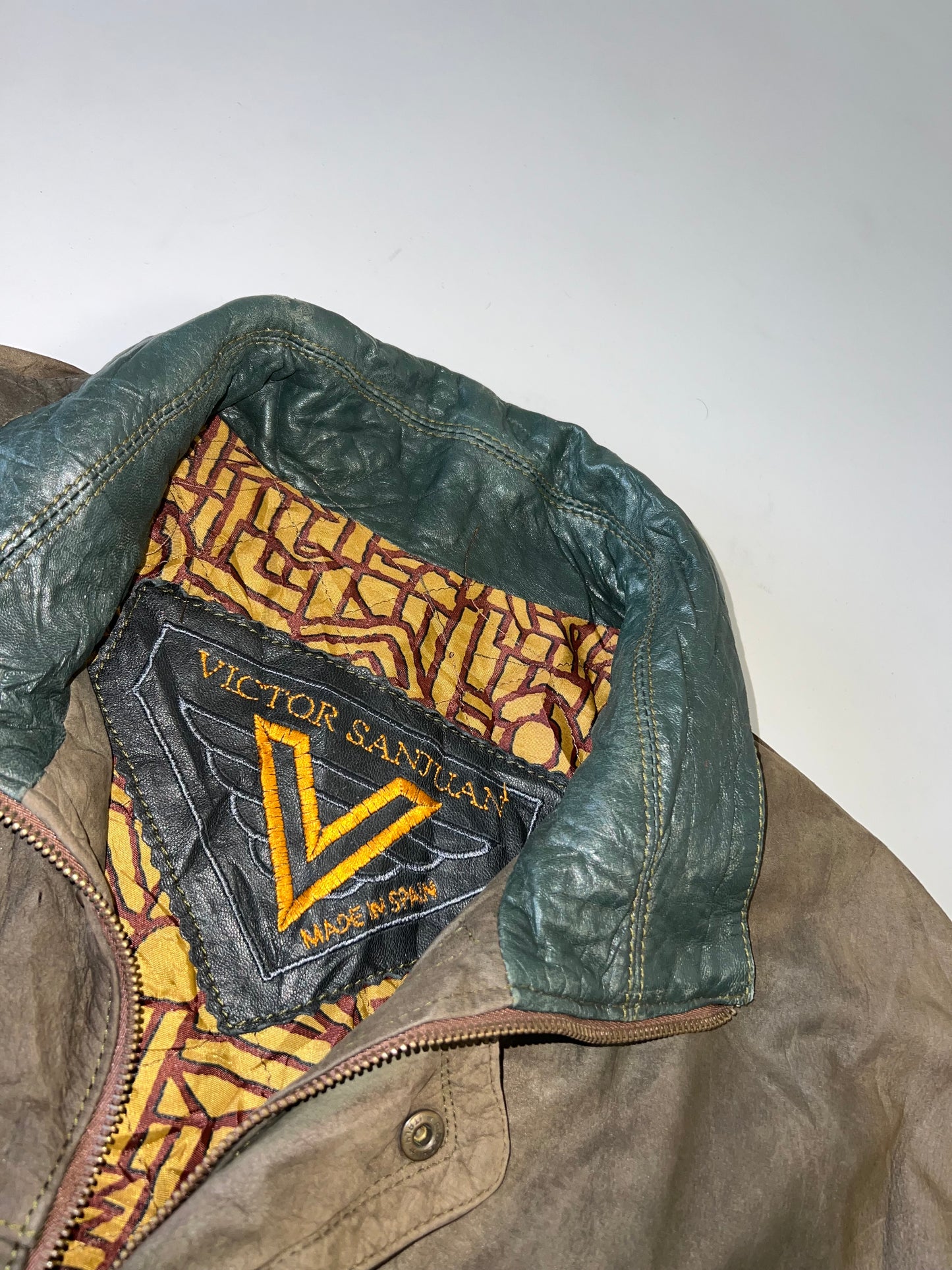 !                                                                                                                                                                                               Super Premium Original Leather Jacket (RARE) Made in Spain (XL)