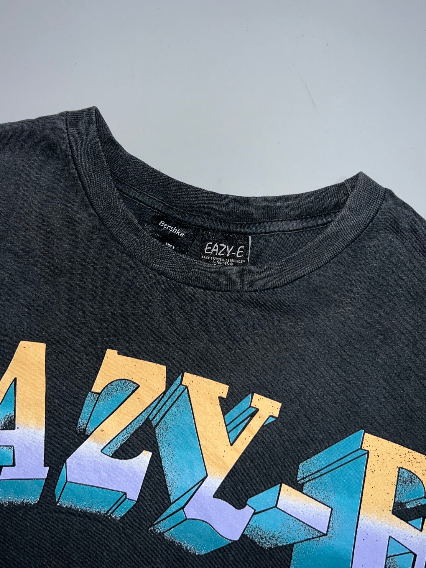 !                                                                         Bershka EASY-E Original Tee (L/M)