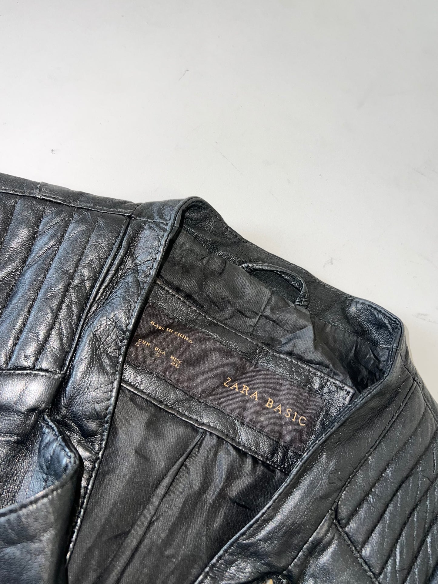 !                                                                                                                                                                                                              Zara Original Leather Jacket (XS)