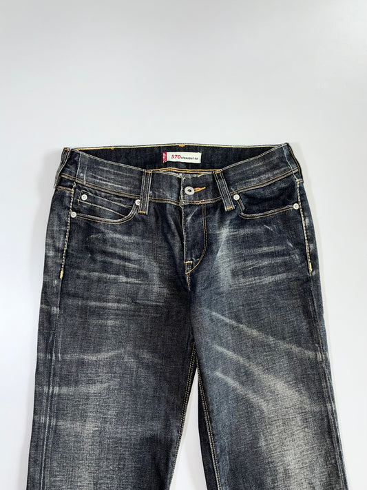 Vintage Levi’s 570 Straight Fit Jeans (W:30 |L:41)