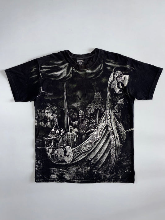 Vintage Aquila Patriot Brand Viking Longship All-Over Print T-Shirt | Black (L)