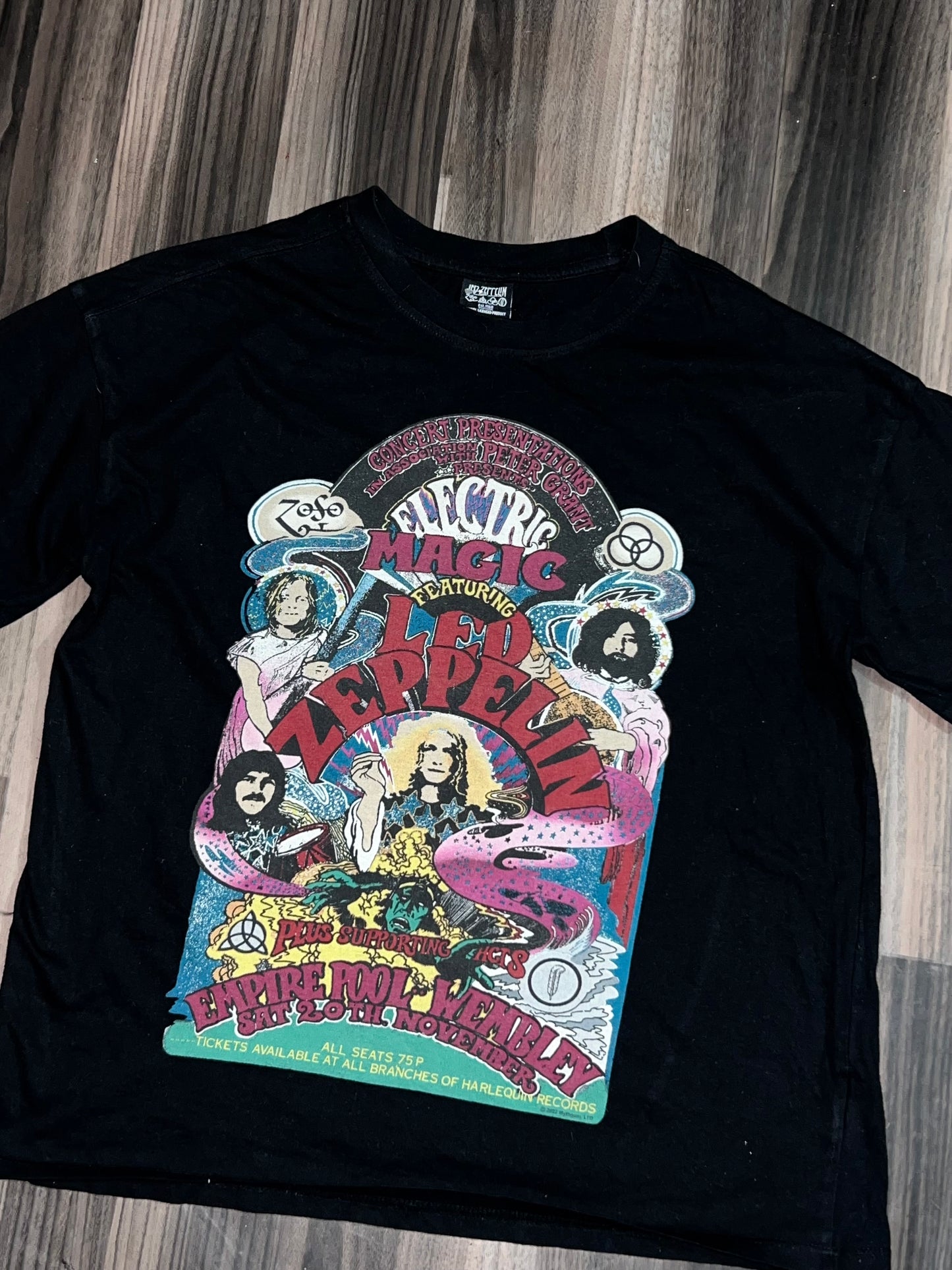 ZPremium tees Official licensed product S/M