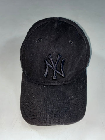 New Era 9FORTY NY Yankees All Black Cap – Tonal Logo, Genuine MLB Merchandise (Adjustable)