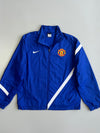Nike Manchester United FC Diagonal Stripe Crest Training Presentation Windbreaker Jacket Blue (XL)