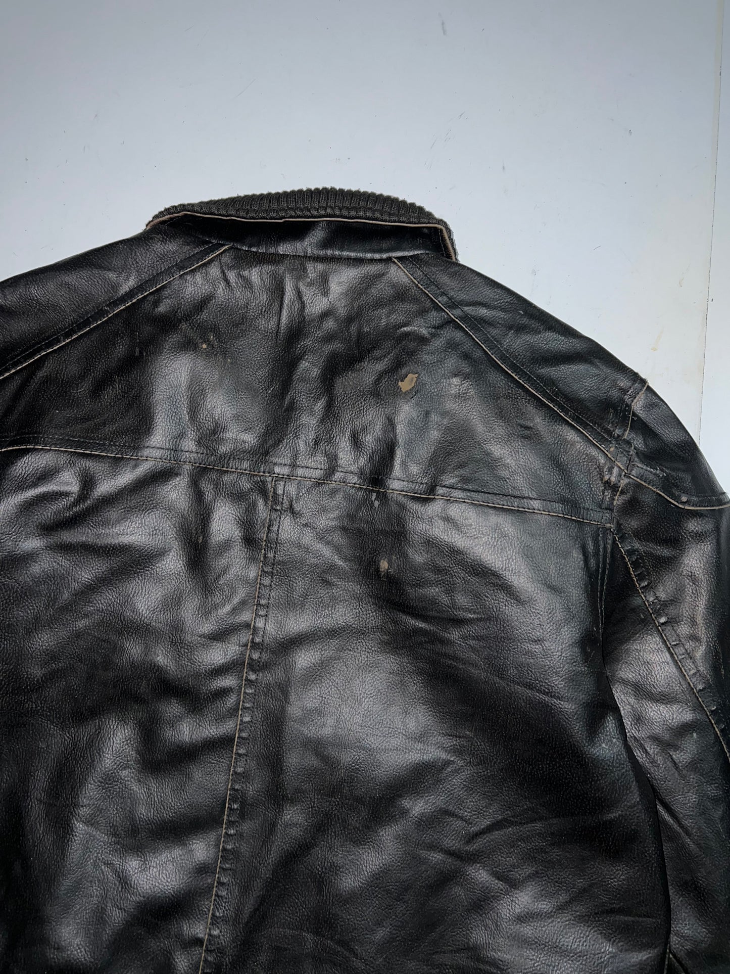 ZGuess Original Leather Jacket (RARE FIND) (Cap Removable) (L/XL)