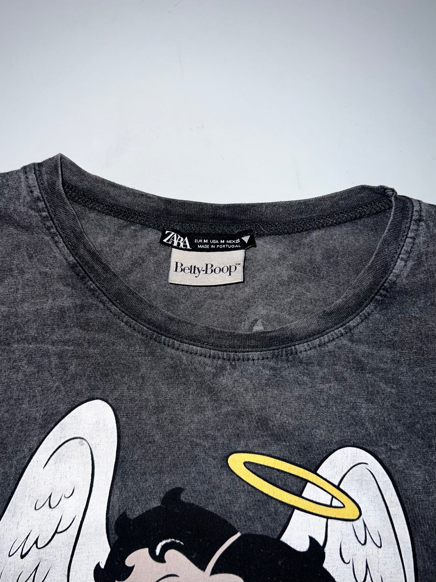 !                                  Zara BettyBoop Aurhentic Tee Size - (L)