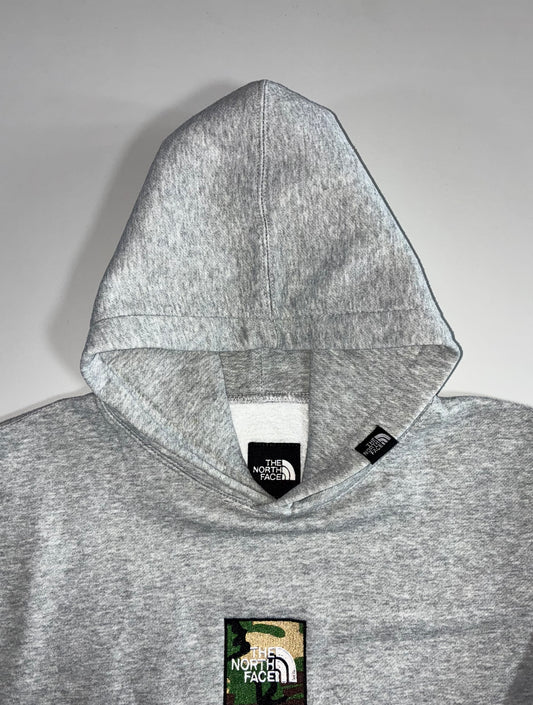 The North Face Camo Box Logo Hoodie – Grey (M)