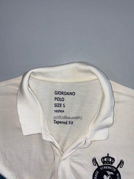 Giordano | “Courage Strength Wisdom” Crest Polo | White/Navy (M)