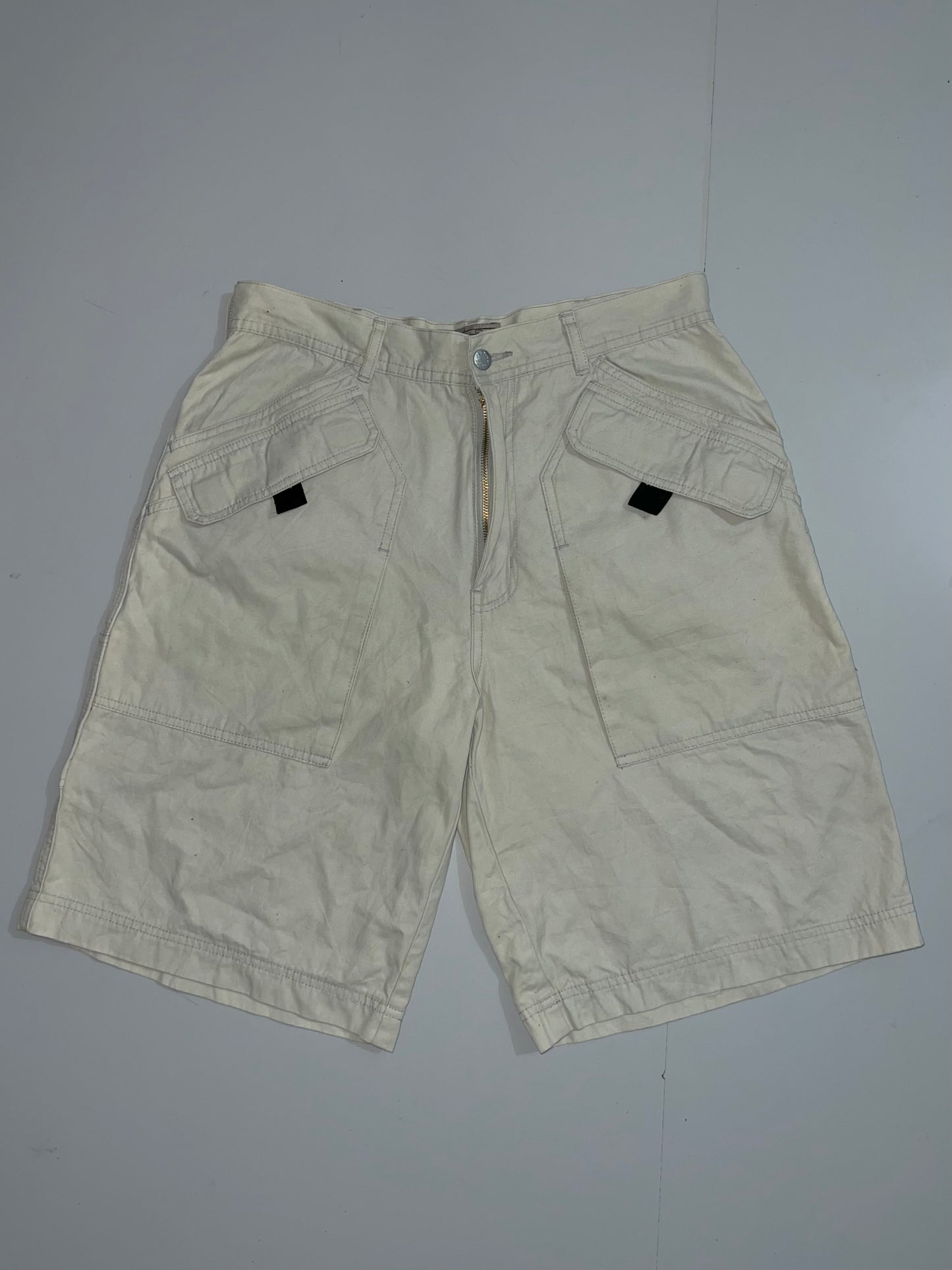 !                                                                           Utility Shorts L- 22 W- 32
