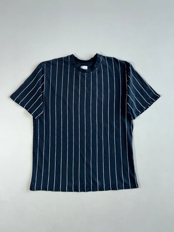 Karl Kani Signature Logo Pinstripe Tee – (L)