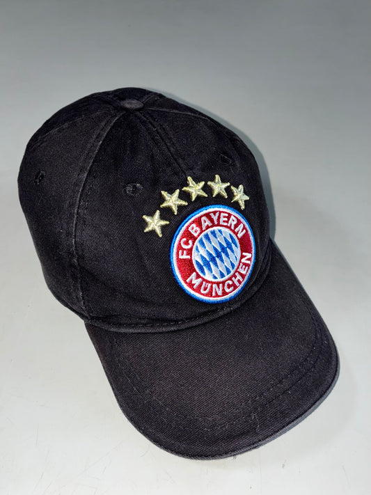 FC Bayern München Official 5-Star Crest Black Cap (Adjustable)