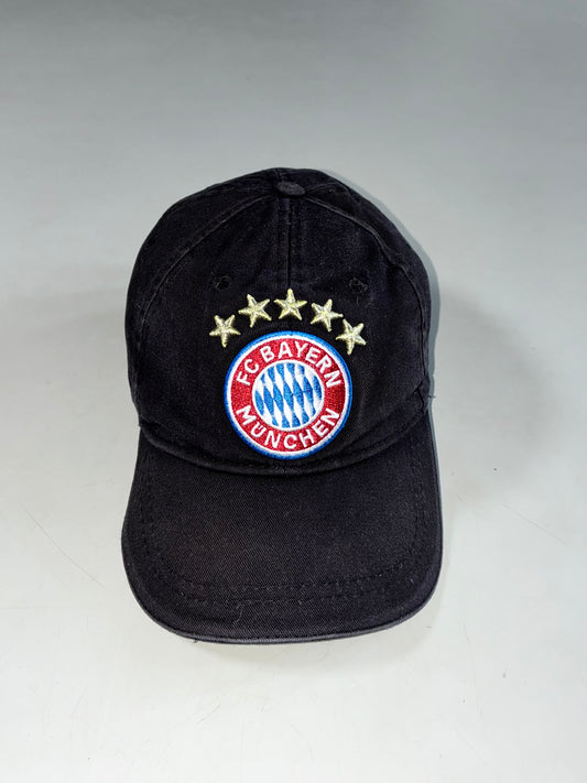 FC Bayern München Official 5-Star Crest Black Cap (Adjustable)