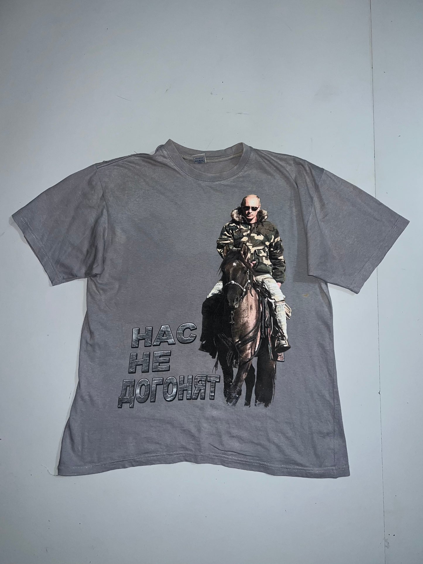 !                                                                     Super Premium Vintage tee (M/L)