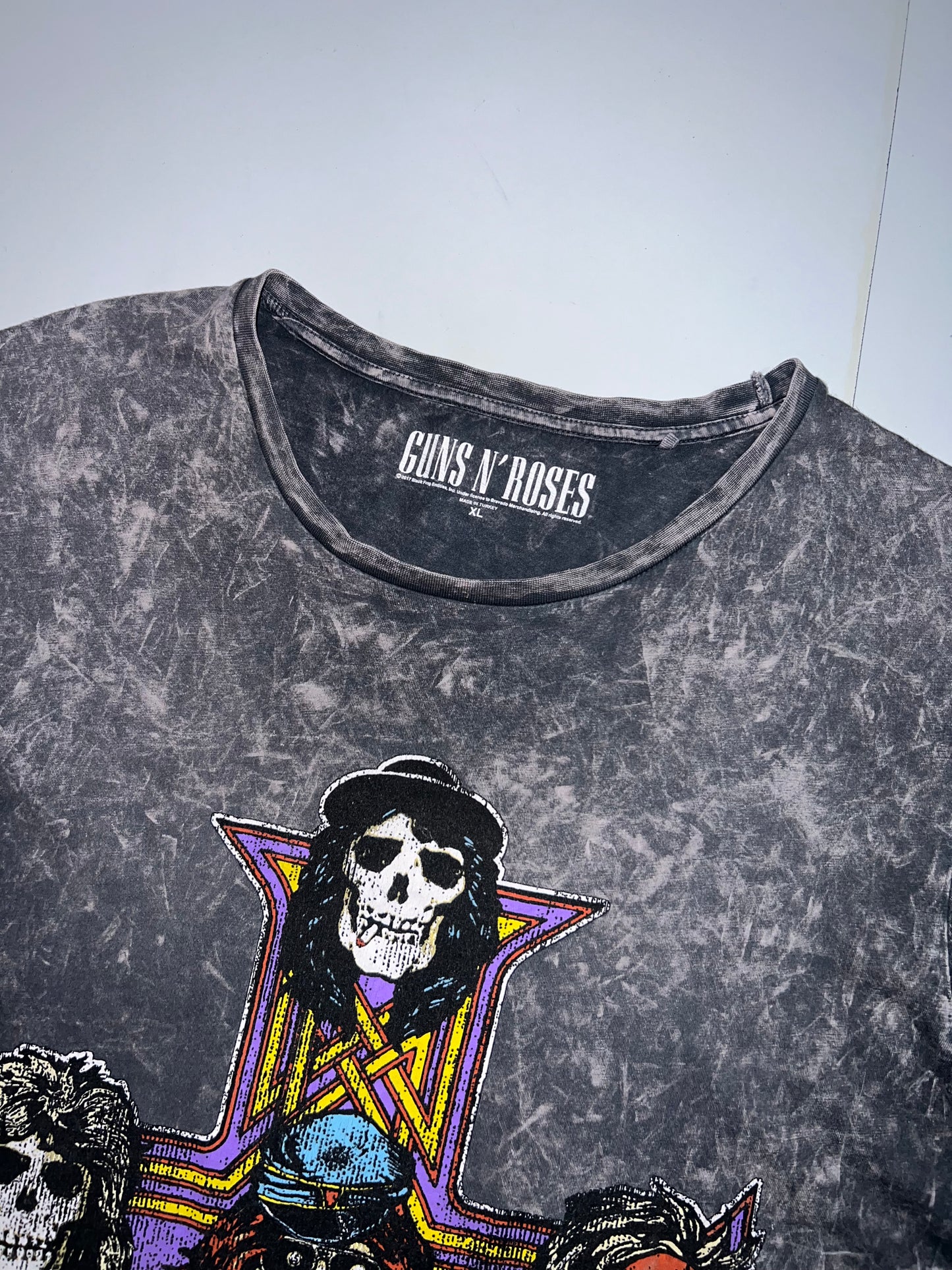 !                                                                     Guns & Roses Original Vintage Acid wash tee (XL/2XL)