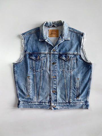 Levi’s | Cut-Off Sleeveless Trucker Vest | Light Wash Denim (L/XL)