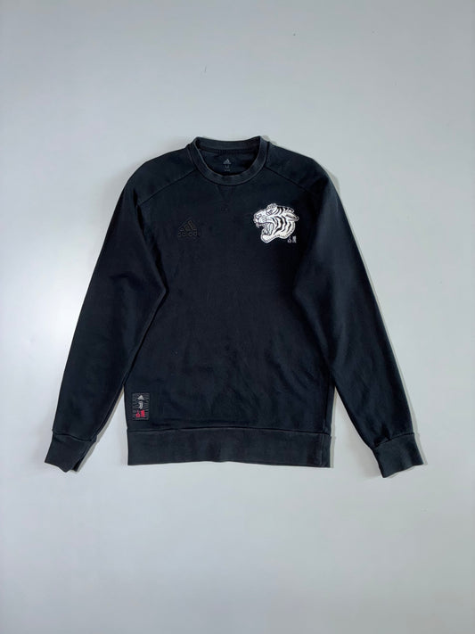 Adidas Juventus Tiger Graphic
Crewneck Sweatshirt in Black (S/M)