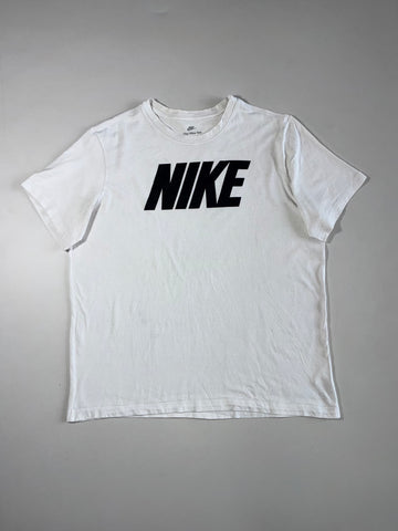 Nike White Block Spellout Logo Tee (2XL)