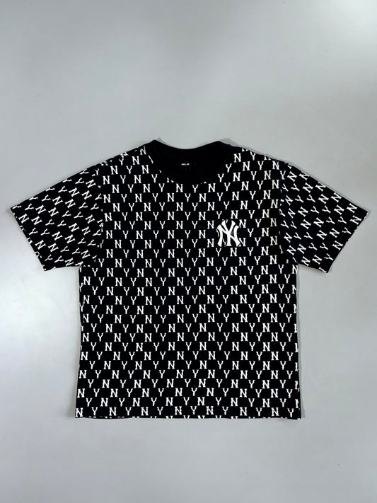 MLB New York Yankees NY Monogram All-Over Print Oversized Black T-Shirt (M)