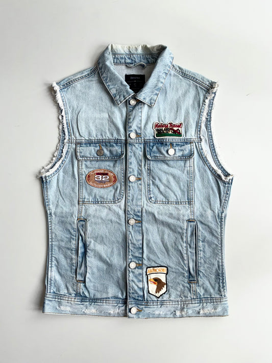 Bershka Light Wash Distressed Denim Vest – Vintage Patches | (S)