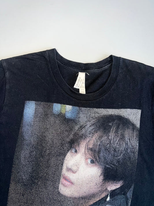 Vintage K-Pop Portrait Graphic Tee (L)