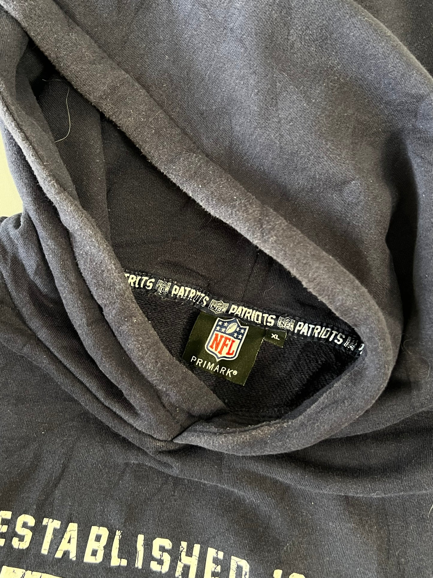 !                                                                                                                                       NFL PATRIOTS (RARE) Original Authentic Hoodie (XL/2XL)