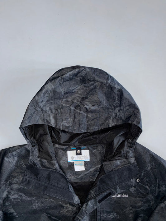 Columbia | Omni-Tech Printed Rain Jacket | Black Mountain Camo (XL/2XL)
