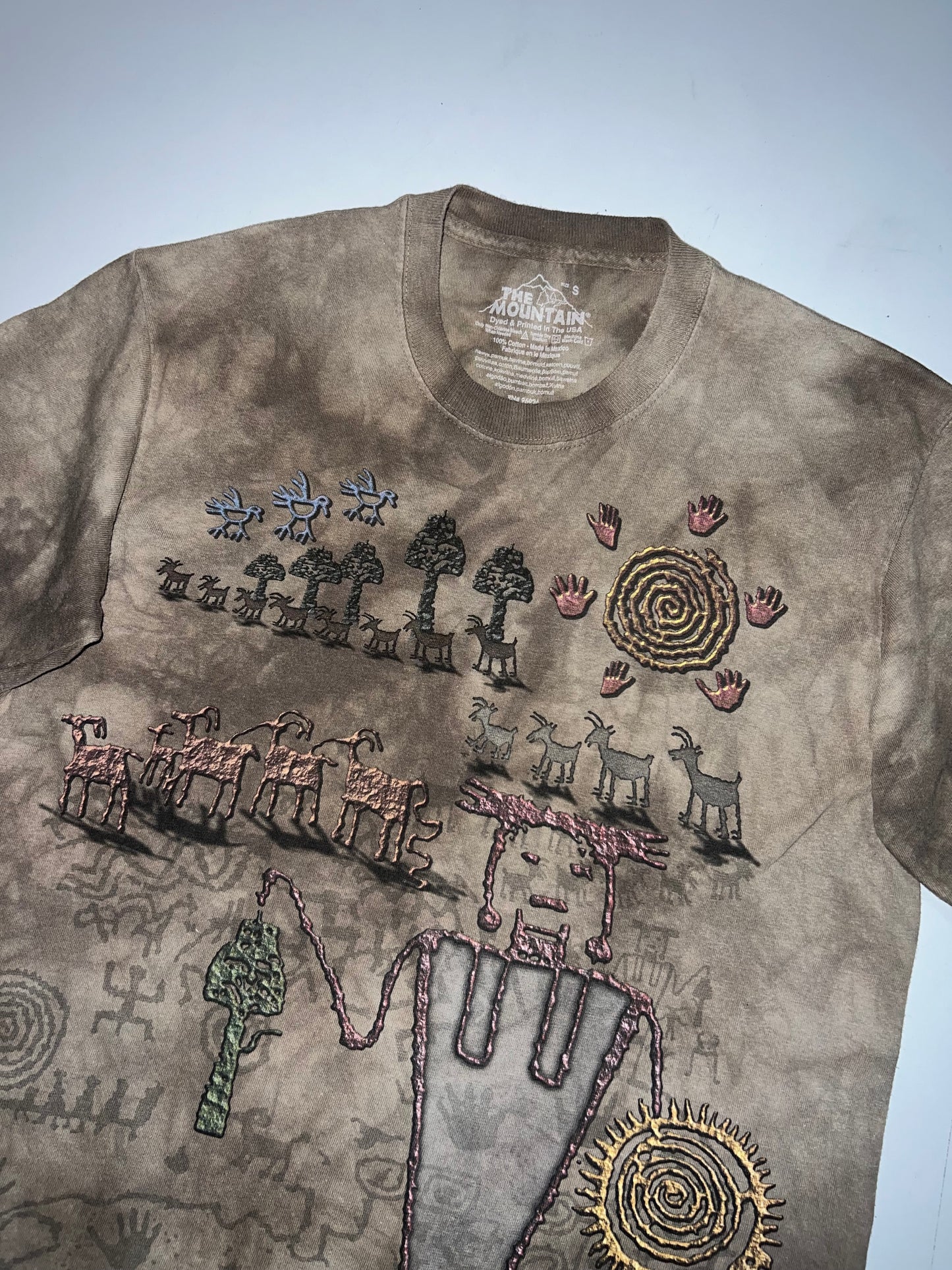 !                                       The Mountain (RARE) Tee (M)