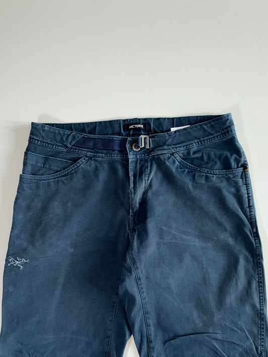 Arc’teryx Navy Straight Leg Pants (W:32|L:39)