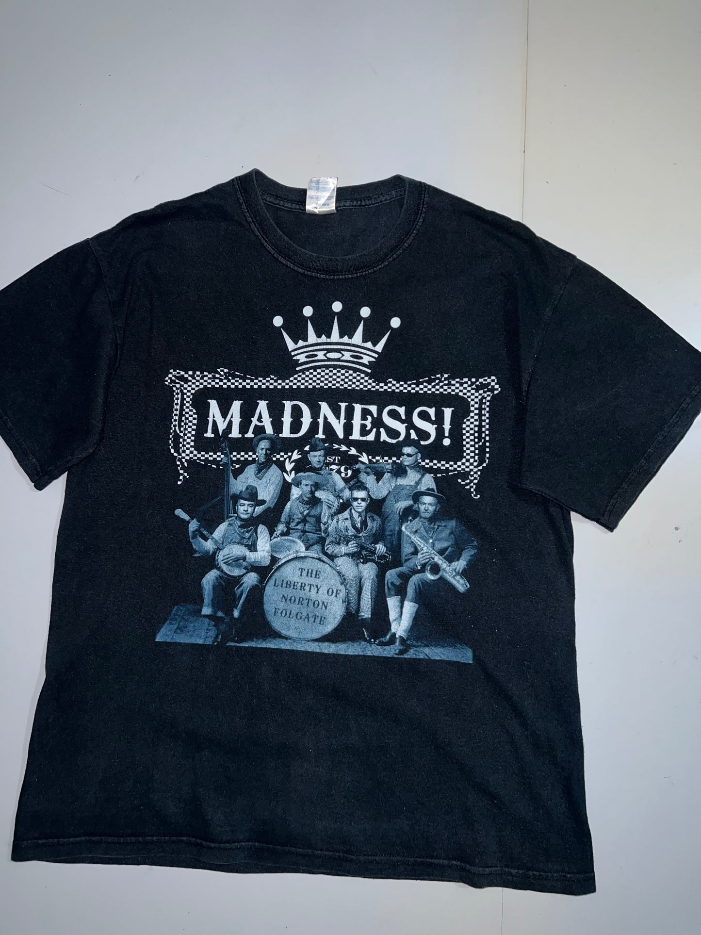 !                                                                      Super Premium Vintage Band tee (L)