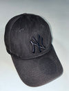 New Era 9FORTY NY Yankees All Black Cap – Tonal Logo, Genuine MLB Merchandise (Adjustable)