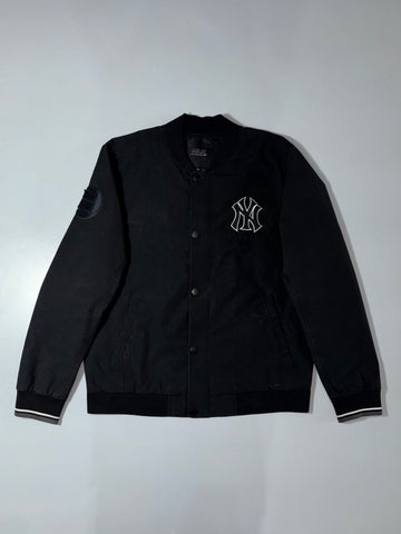MLB New York Yankees Snap-Button Varsity Bomber Jacket – Black (L)