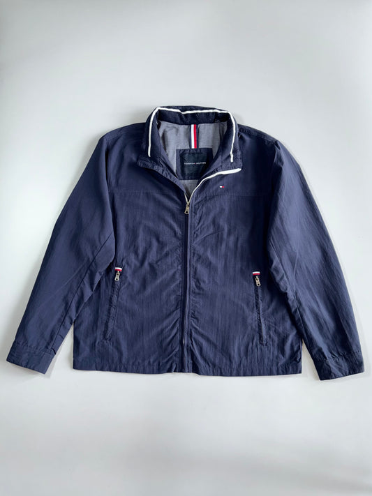 Tommy Hilfiger Sailing Windbreaker Jacket Navy Blue with Hilfiger Back Spell Out Hidden Collar Cap (XL)