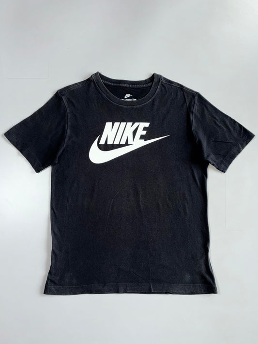 Nike Sportswear Futura Logo Tee (M)