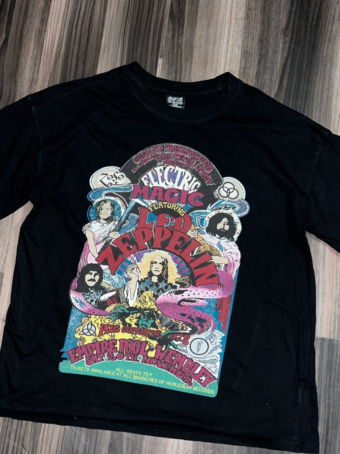 ZPremium tees Official licensed product S/M
