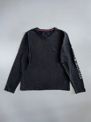 Tommy Hilfiger | Sleeve Logo Long Sleeve Tee | Charcoal (M)