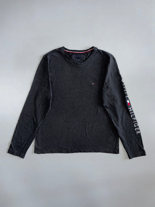 Tommy Hilfiger | Sleeve Logo Long Sleeve Tee | Charcoal (M)