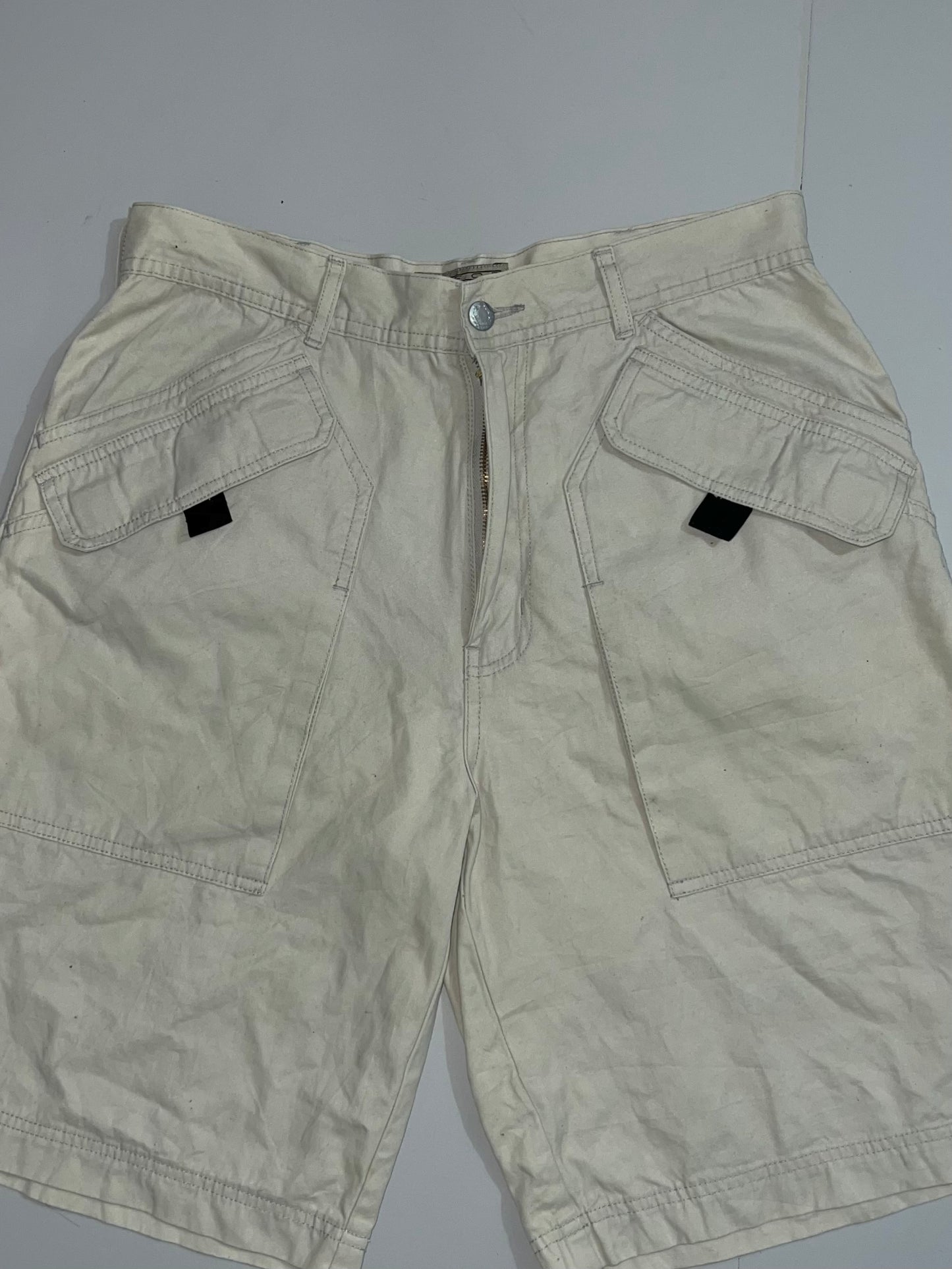 !                                                                           Utility Shorts L- 22 W- 32