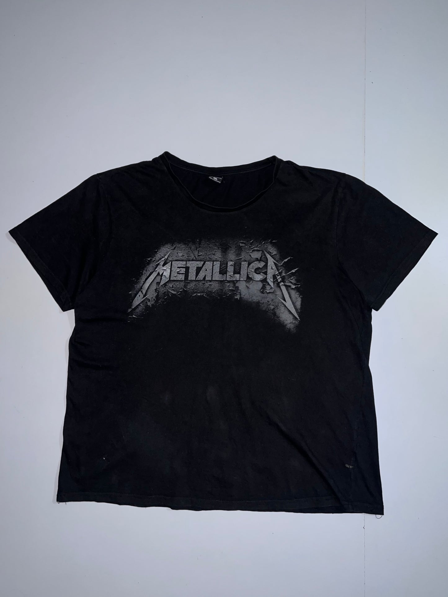 !                              Authentic Metalica Vintage tee Size (2XL)