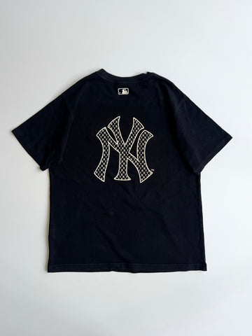 NY Yankees Embroidered Logo Tee (L)