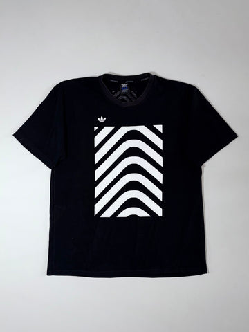 Adidas Running Wave Graphic Tee – Black, White Wave Stripe Print (XL)
