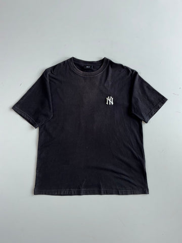 MLB New York Yankees Embroidered Logo Tee (XL)
