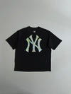MLB New York Yankees Holographic Logo Tee – Black, Oversized(L)